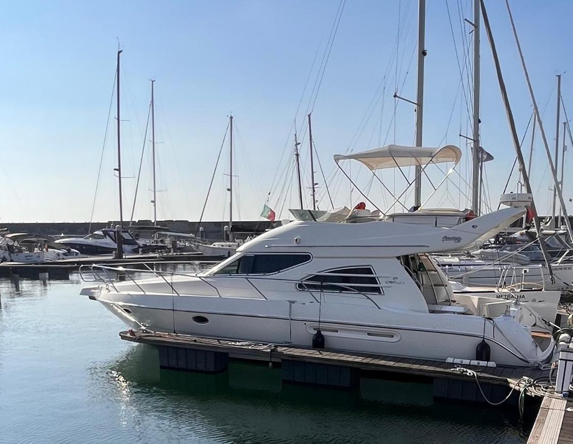 Payva & Branco Boats Iate Privado Em Cascais 호텔 외부 사진
